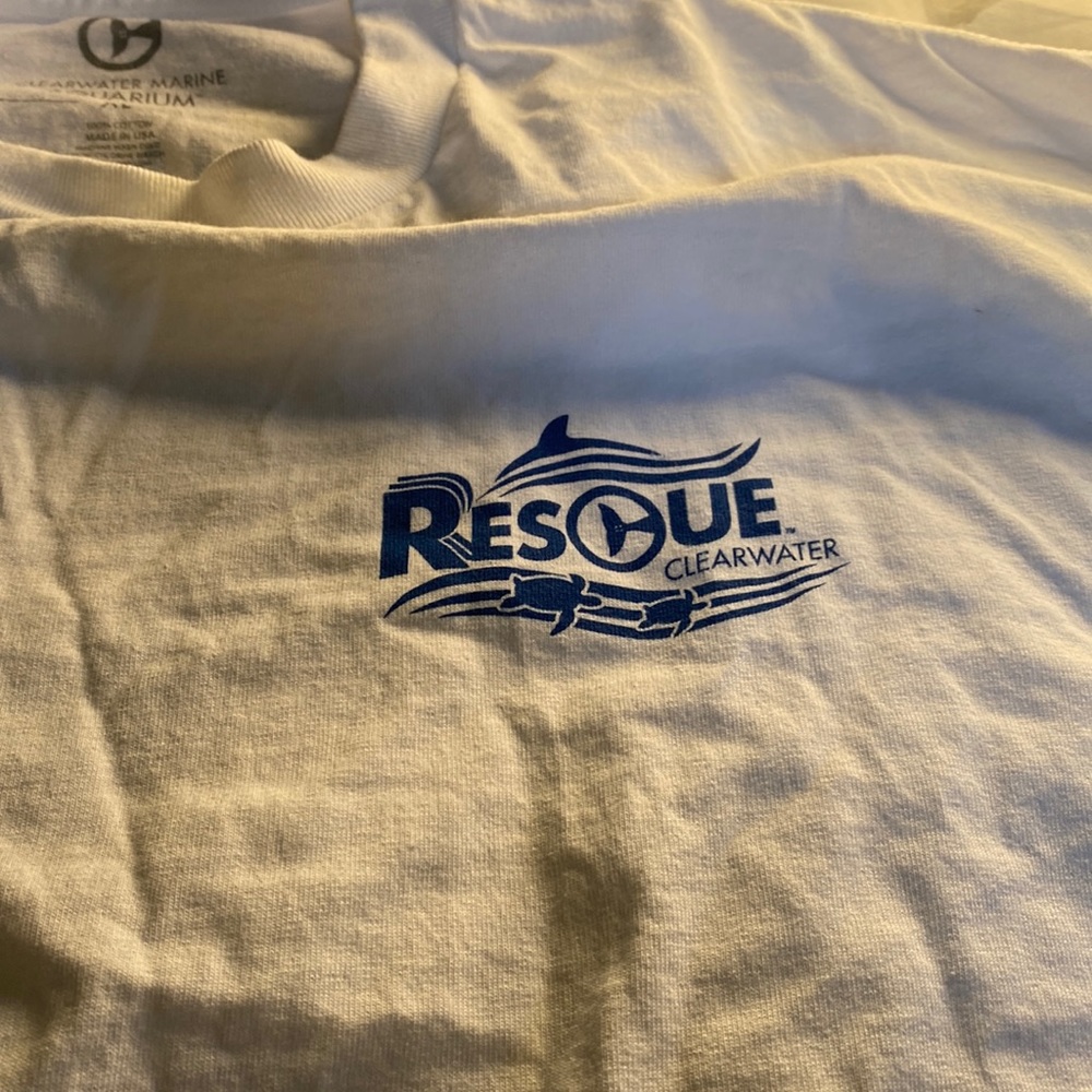 Brand new never worn Clearwater aquarium XL LONG SLEEVE TSHIRT UNISEX